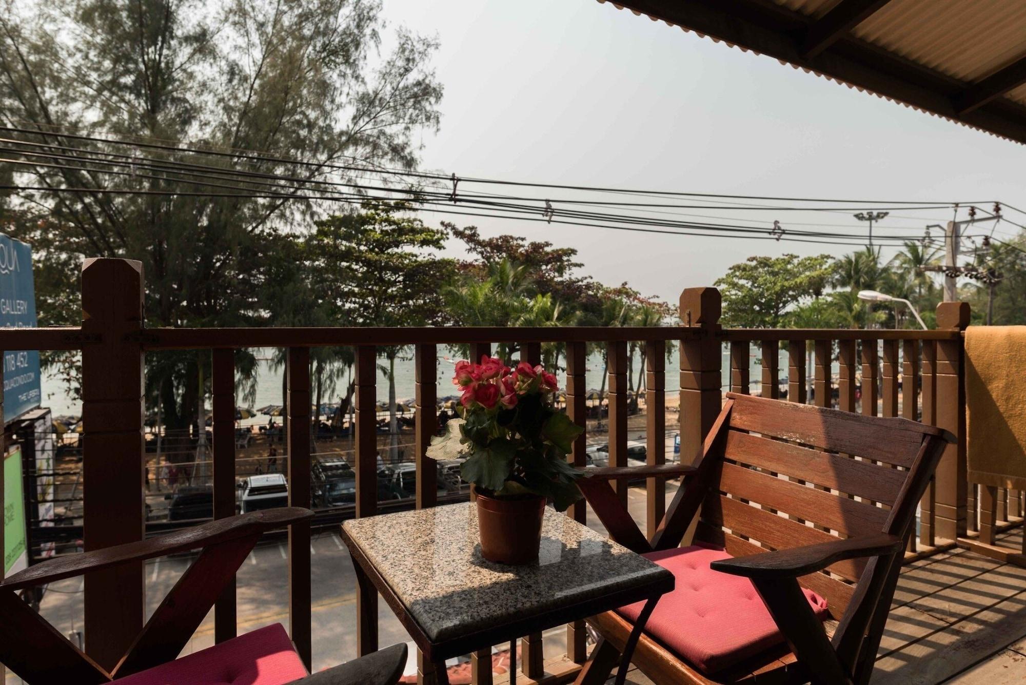 Jomtien Boathouse Hotel Pattaya Exterior photo