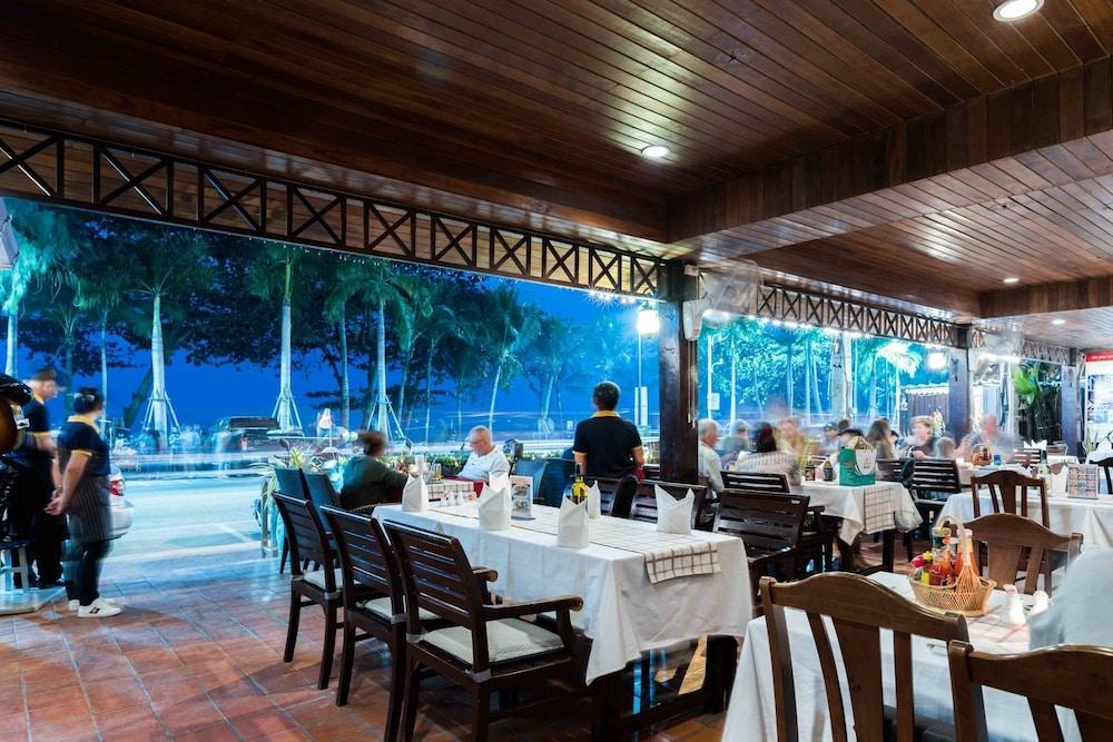 Jomtien Boathouse Hotel Pattaya Exterior photo