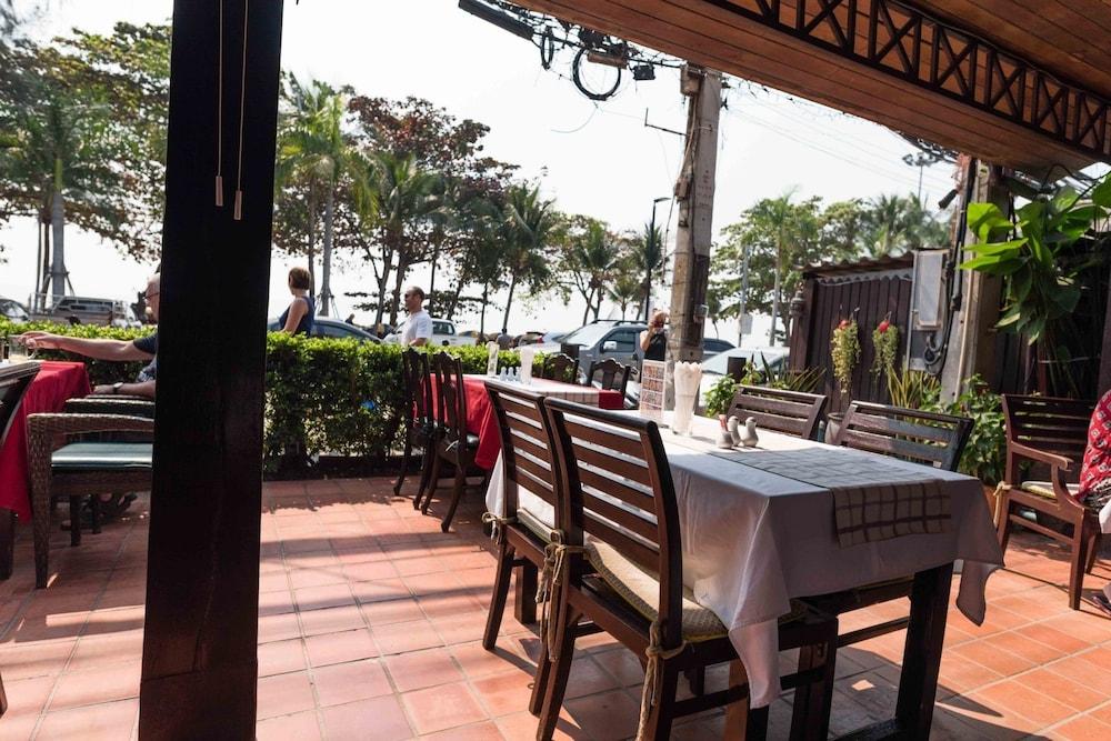 Jomtien Boathouse Hotel Pattaya Exterior photo
