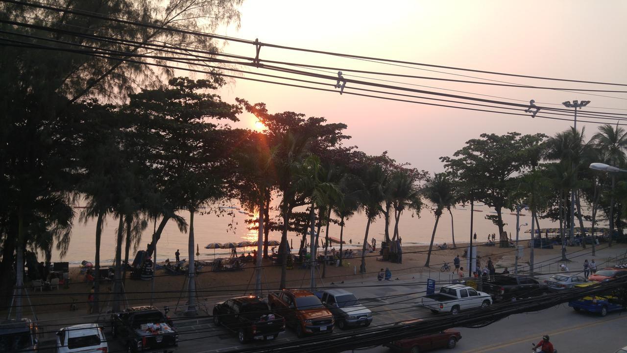 Jomtien Boathouse Hotel Pattaya Exterior photo